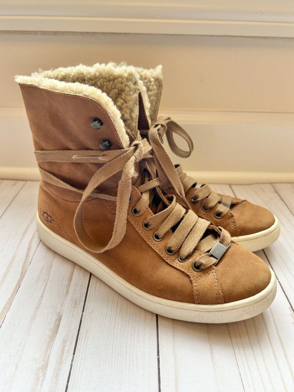 UGG Starlyn Shearling Fur Sneaker Boot in Chestnut Brown Size 7.5 - Picture 2 of 10